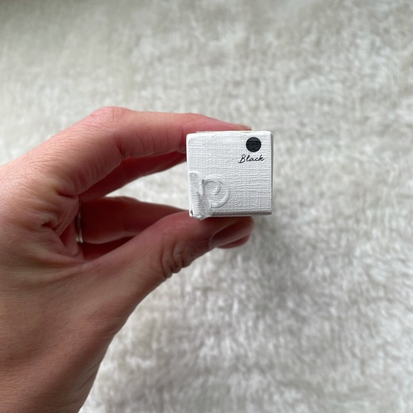 🍁NEW Rare Beauty Perfect Strokes Universal Volumizing Mascara - Picture 4 of 4